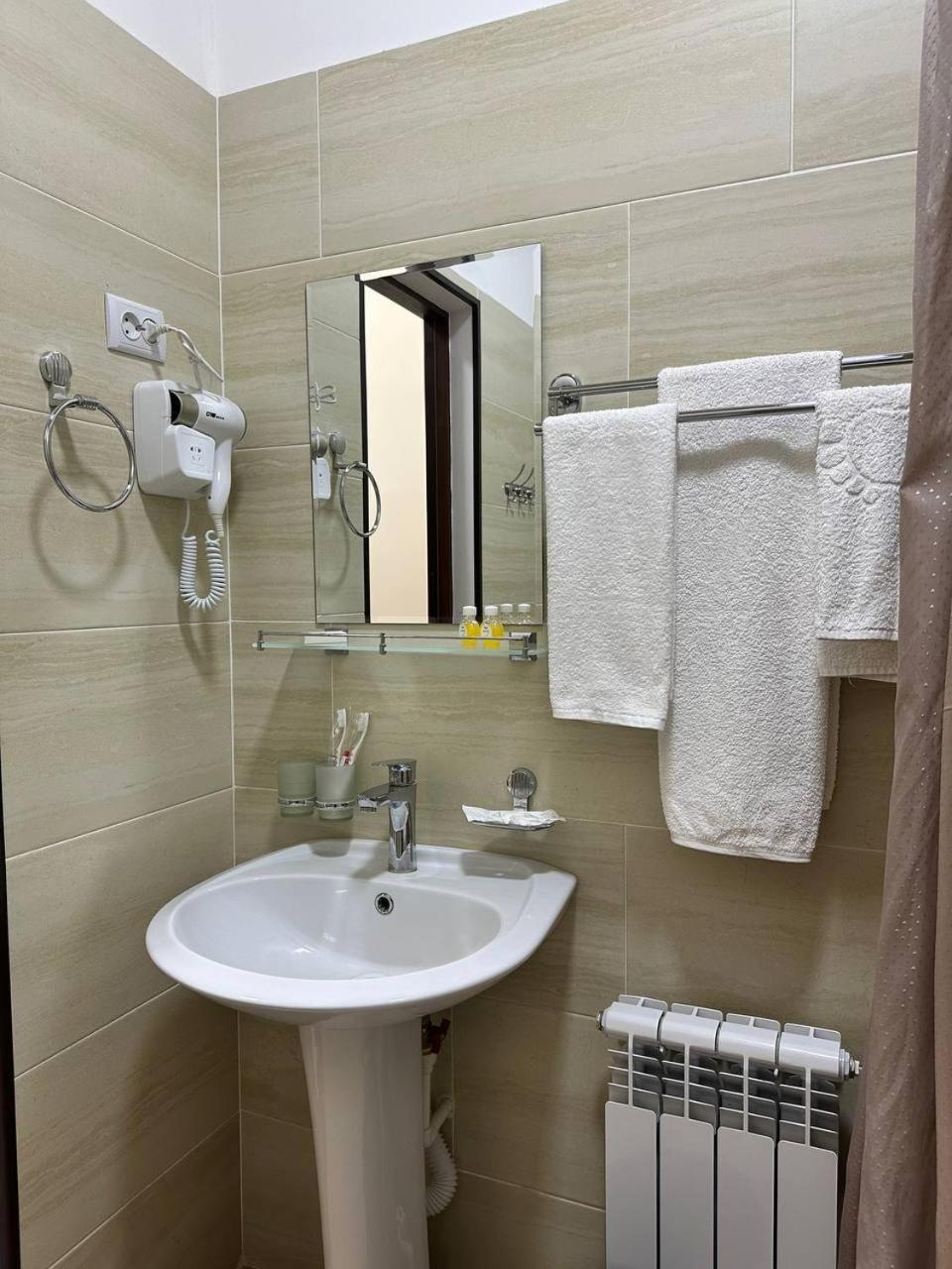 Hotel Aral Νούκους Εξωτερικό φωτογραφία