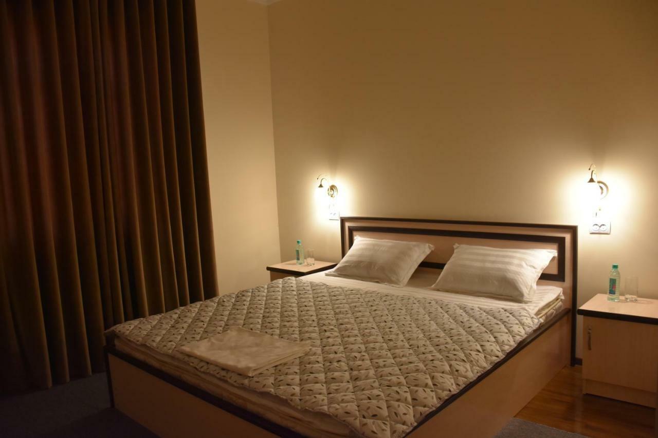 Hotel Aral Νούκους Εξωτερικό φωτογραφία